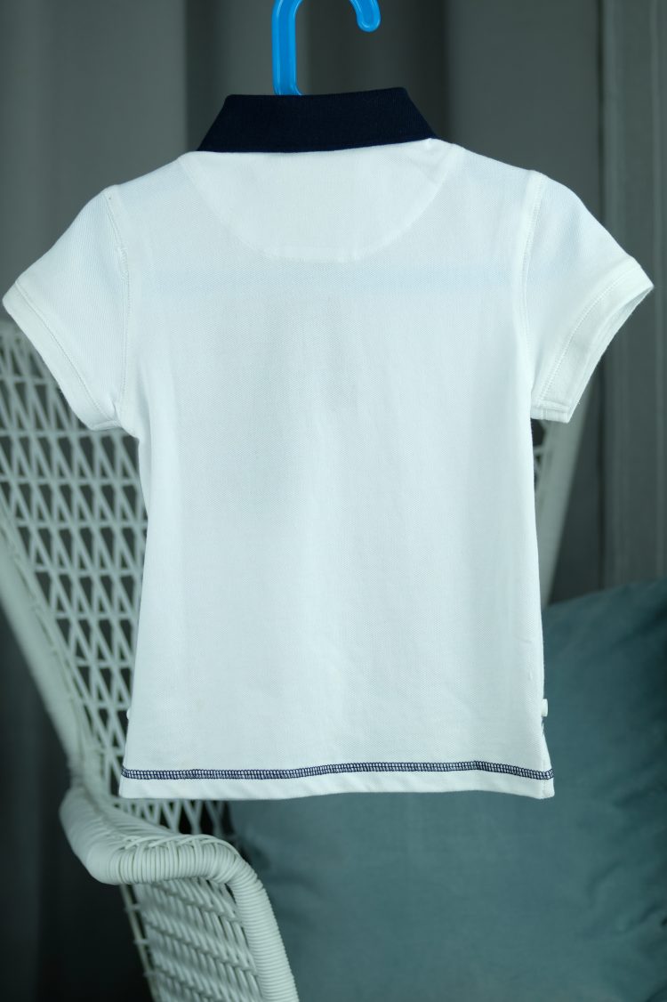 Biała koszulka polo z marynistycznymi dodatkami (0187-4) zdjęcie 2