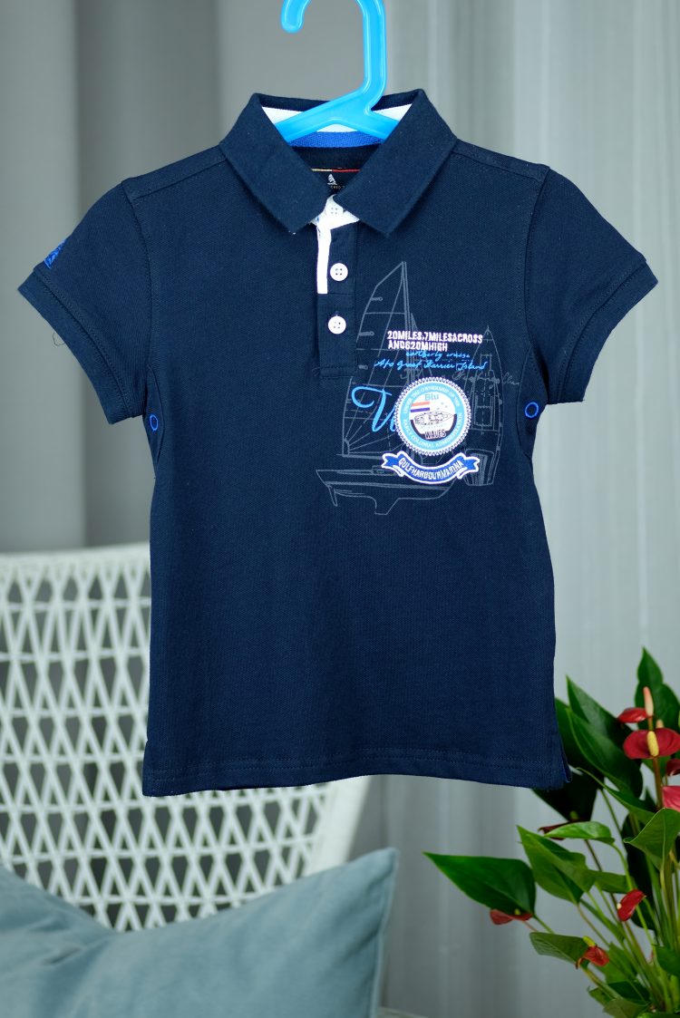 Granatowa koszulka polo z marynistycznym nadrukiem (0187-6) zdjęcie 1