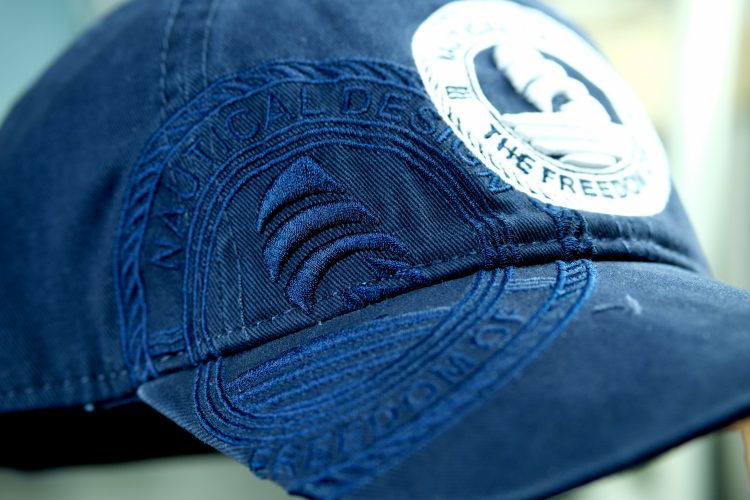Navy blue baseball cap with nautical decoration (0458-2) zdjęcie 4