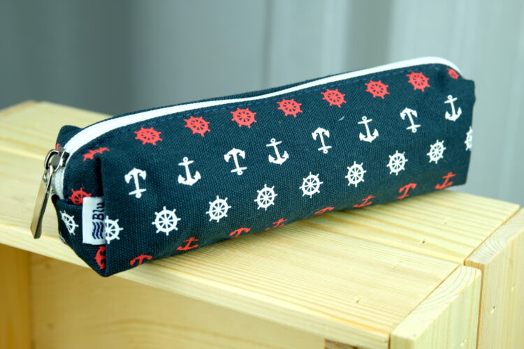 Navy blue case with white and red anchors and steering wheels (0320-7) zdjęcie 3