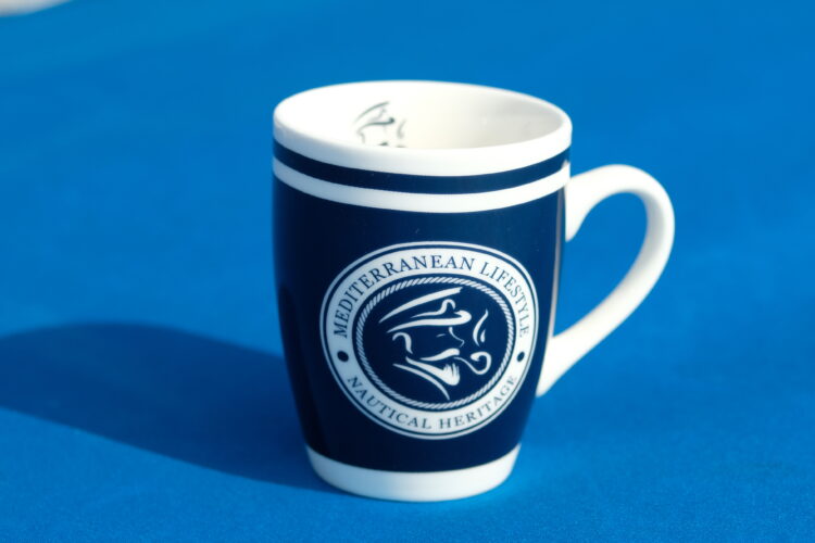 Porcelain mug with captain's graphic (0730-5) zdjęcie 4