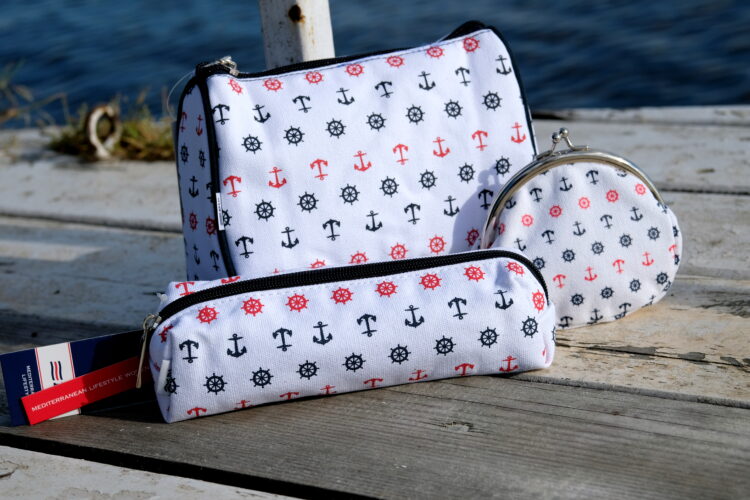 White cosmetic bag with black and red anchors and steering wheels (0317-6) zdjęcie 3