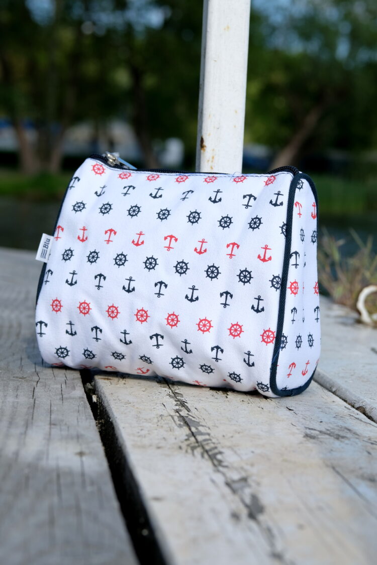White cosmetic bag with black and red anchors and steering wheels (0317-6) zdjęcie 2