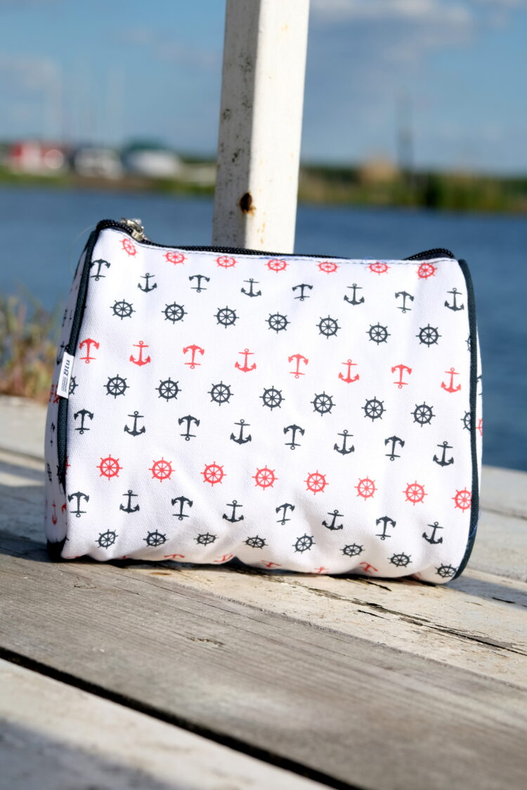 White cosmetic bag with black and red anchors and steering wheels (0317-6) zdjęcie 1
