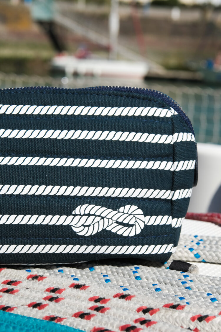Cosmetic bag with white and navy stripes (0334-1) zdjęcie 3
