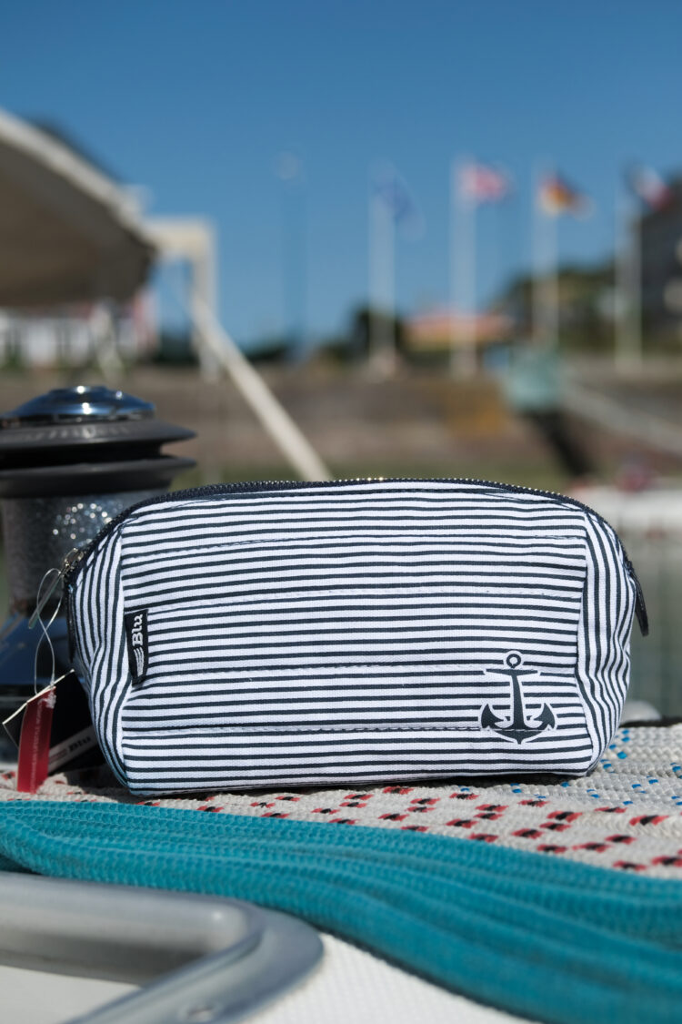 Cosmetic bag with white and navy stripes (0334-6) zdjęcie 1