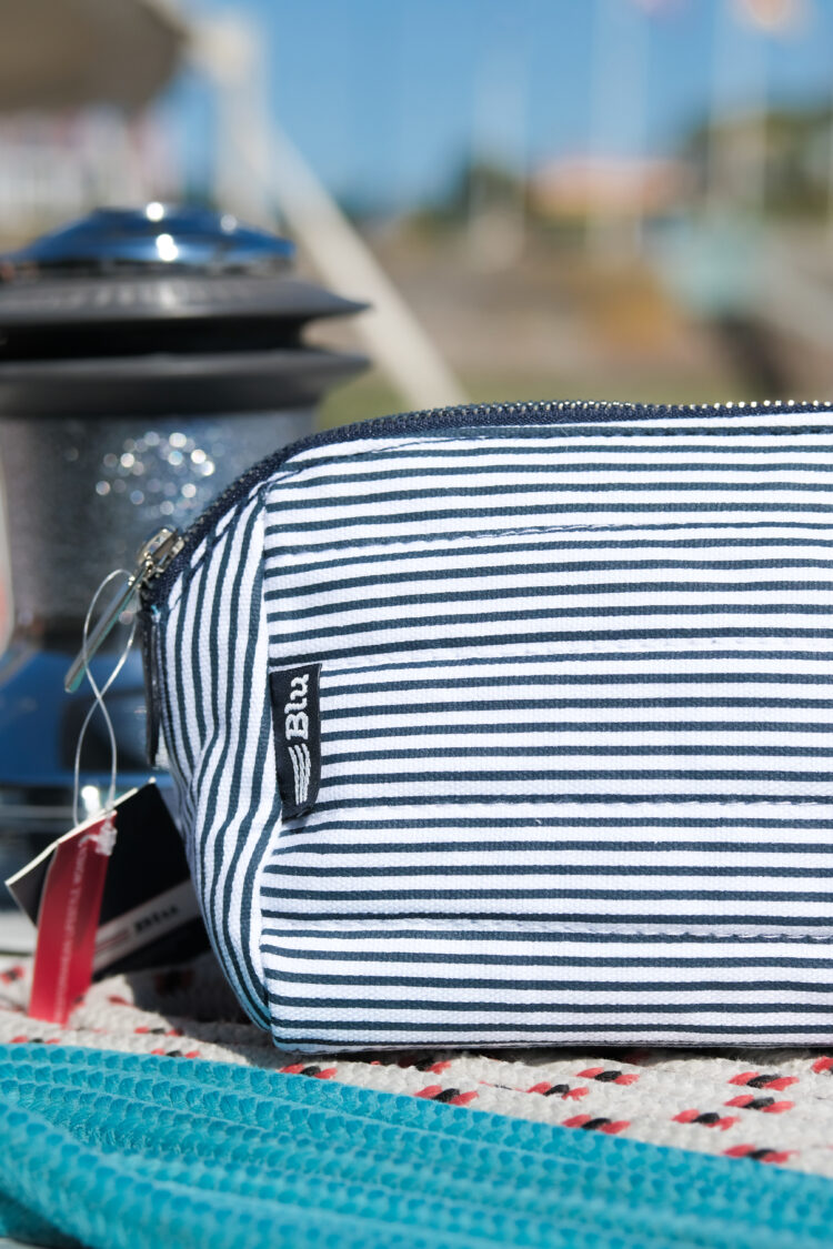 Cosmetic bag with white and navy stripes (0334-6) zdjęcie 2